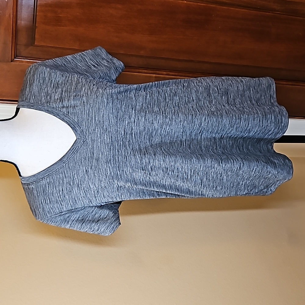UNDER ARMOUR V-NECK SHIRT MEDIUM GRAY HEATGEAR LOOSE TSHIRT TEE TOP UA